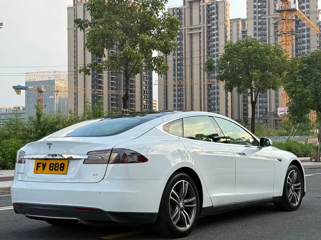 Tesla Model S — миниатюра 6