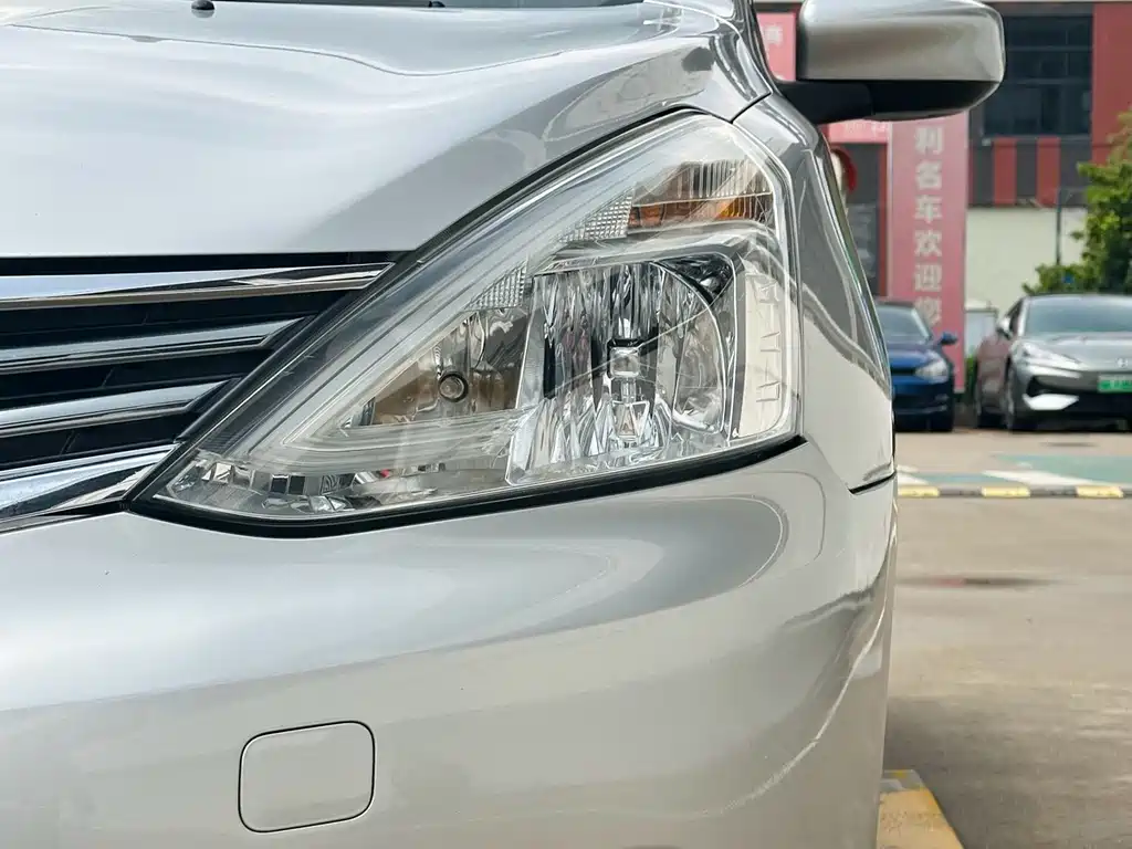 Nissan Livina — миниатюра 8