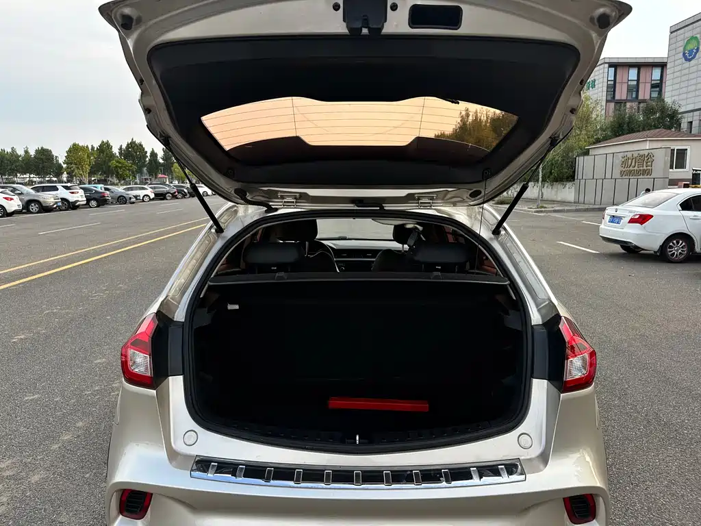 Geely Vision X3 — миниатюра 9