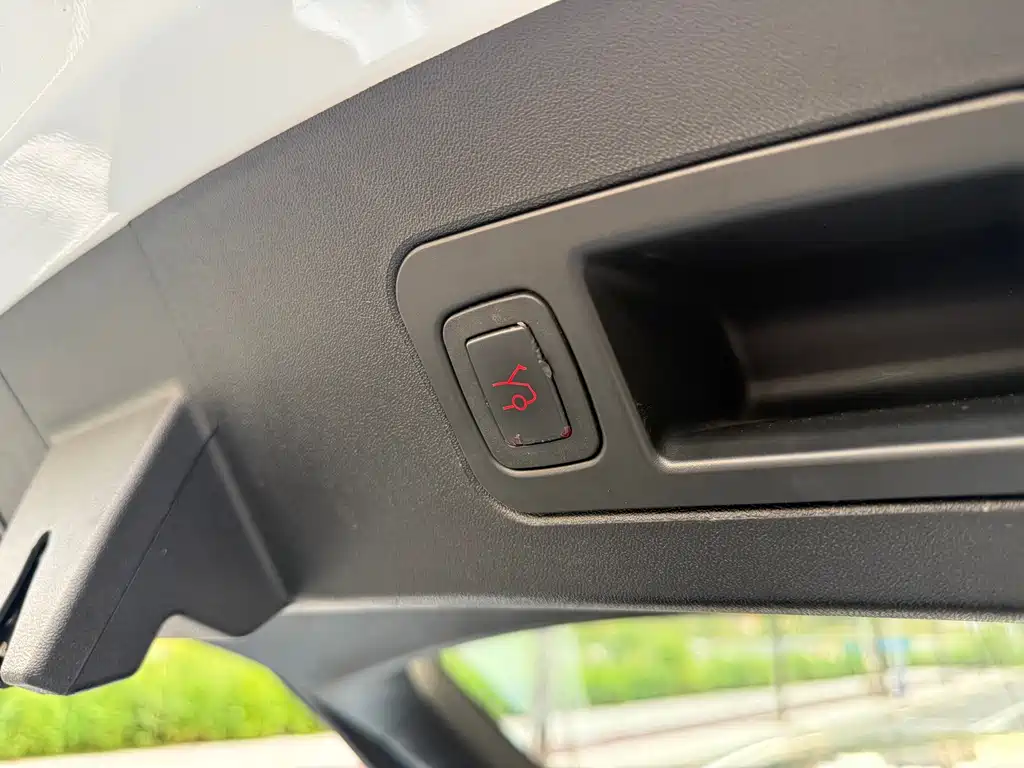 Tesla Model S — миниатюра 16