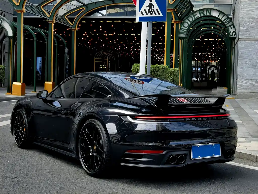 PORSCHE 911