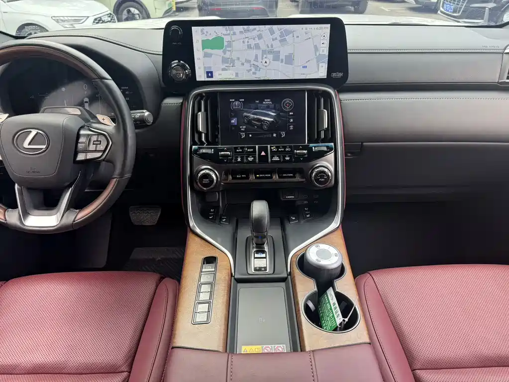 Lexus LX — миниатюра 14