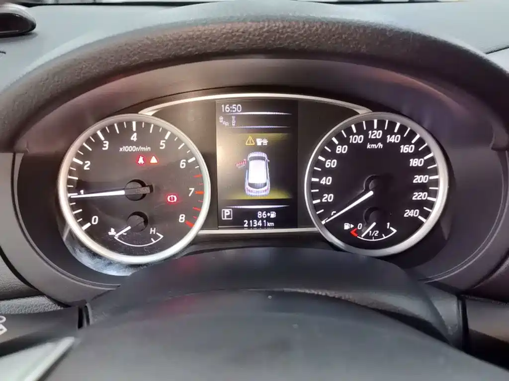 Nissan Tiida — миниатюра 12