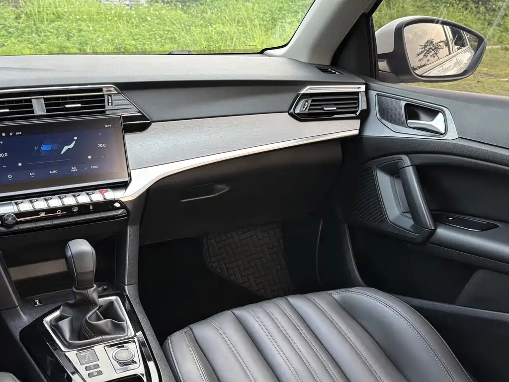 Peugeot 408 — миниатюра 23