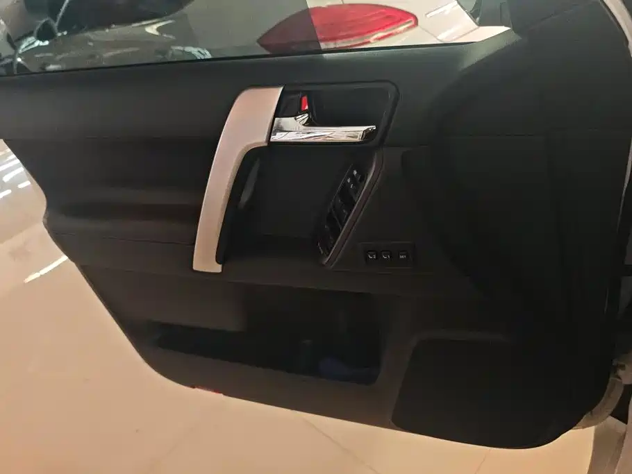 Toyota Prado — миниатюра 7