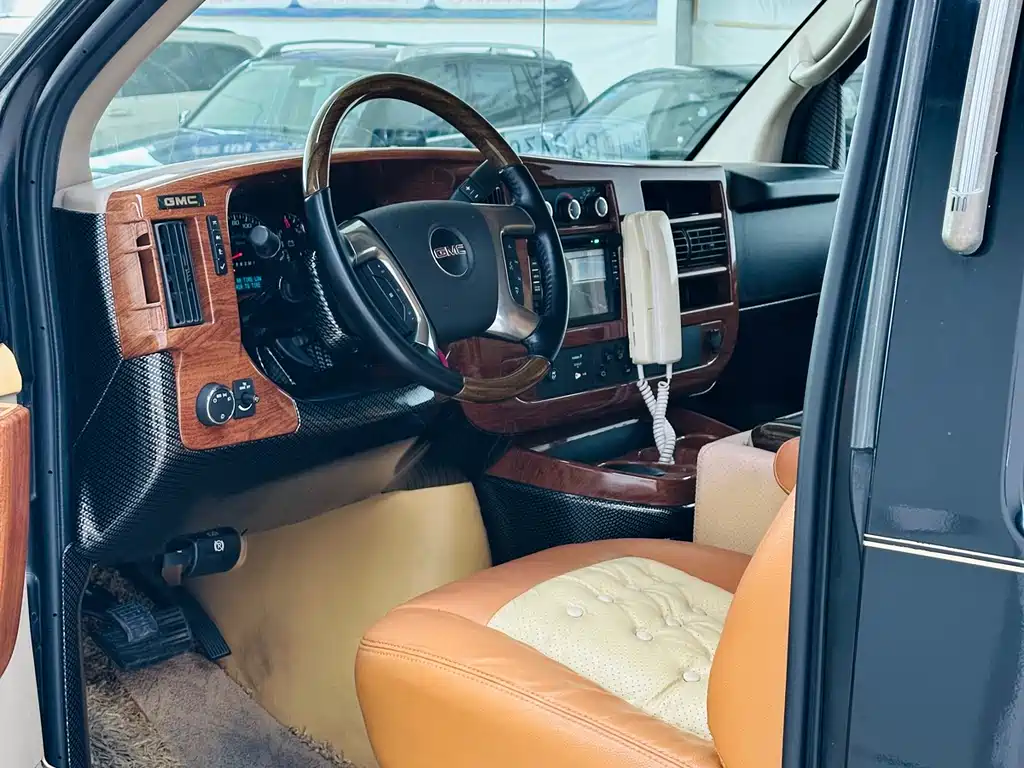 GMC Savana 2011 6.0L 10 мест