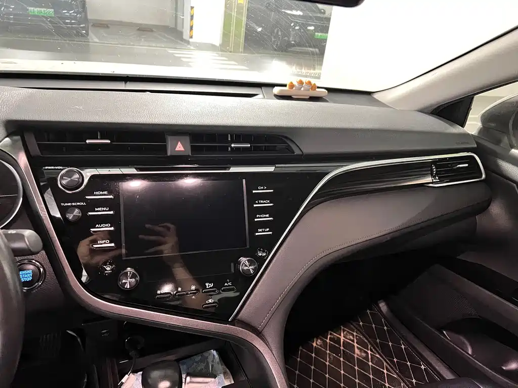 Toyota Camry — миниатюра 12