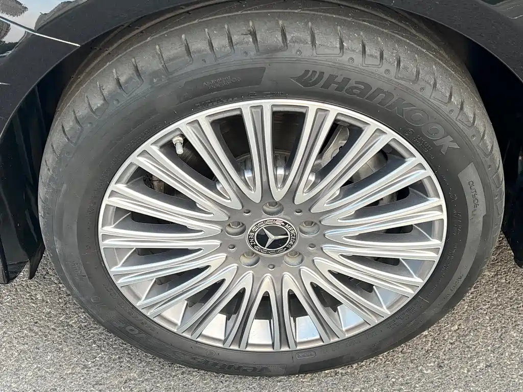 Mercedes-Benz E-Class — миниатюра 5