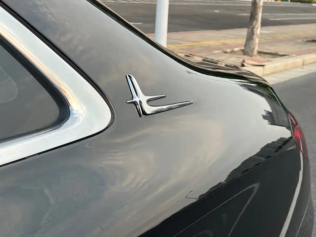 Mercedes-Benz E-Class — миниатюра 7