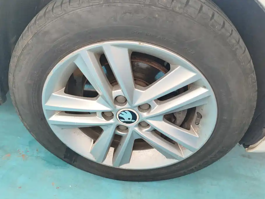 Skoda Rapid Spaceback — миниатюра 6