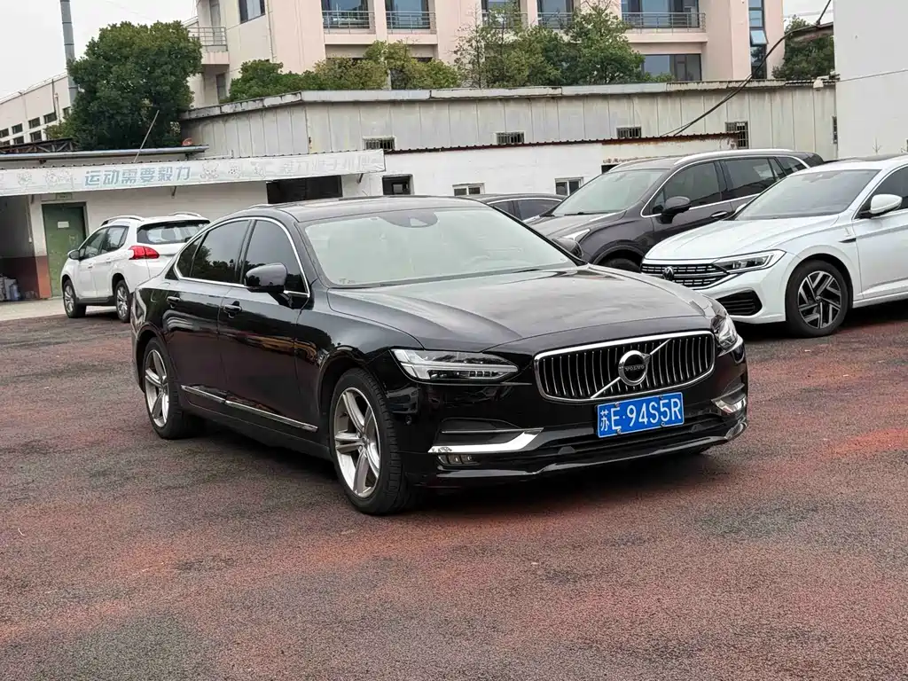 Volvo S90 2018 T4