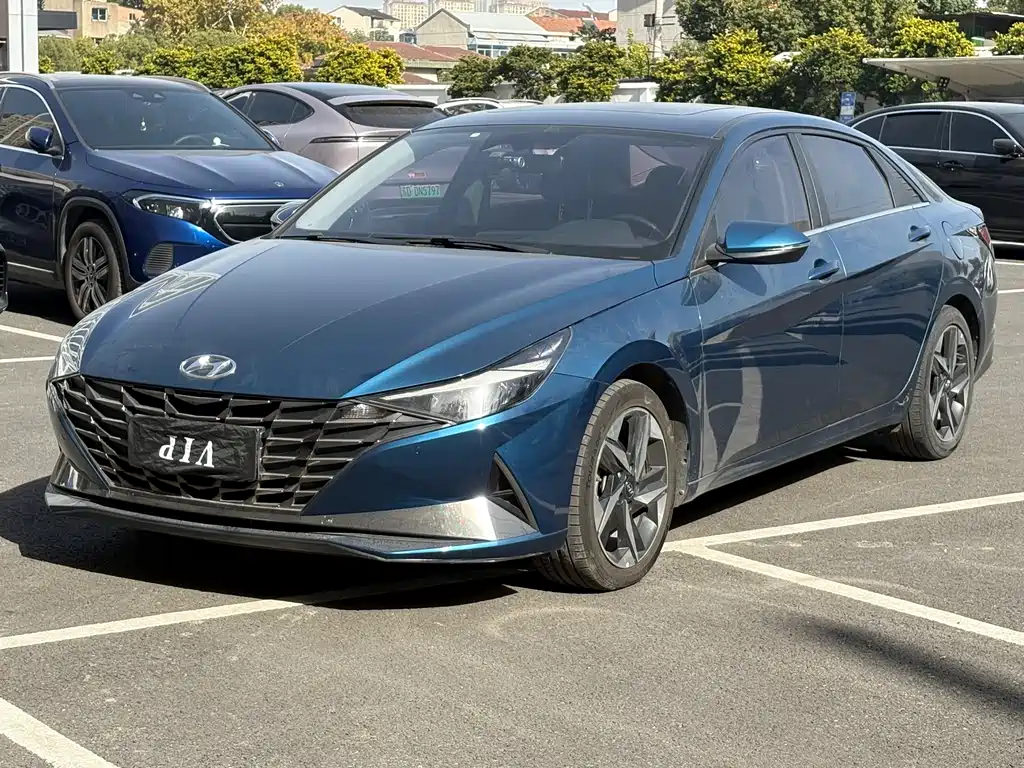 HYUNDAI ELANTRA