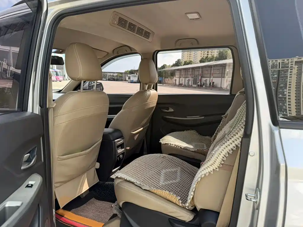 Wuling Hongguang — миниатюра 10
