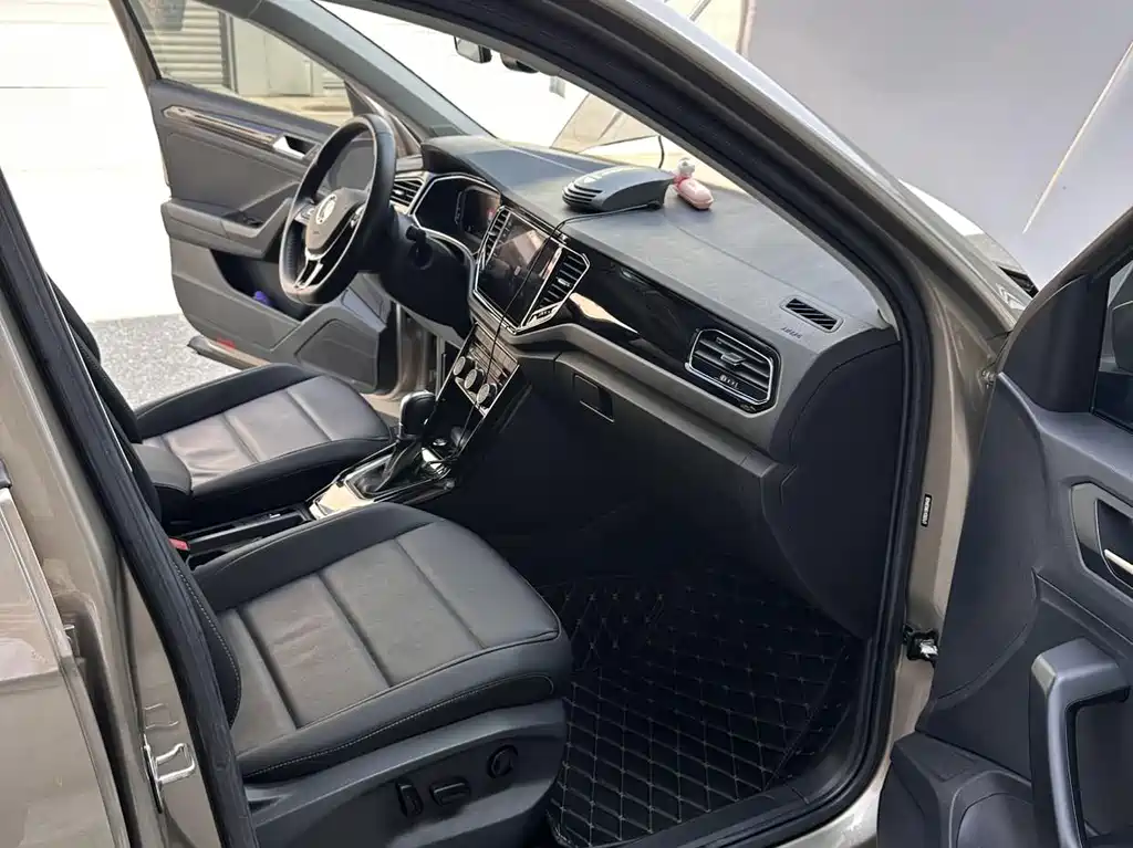 Volkswagen T-Roc — миниатюра 8