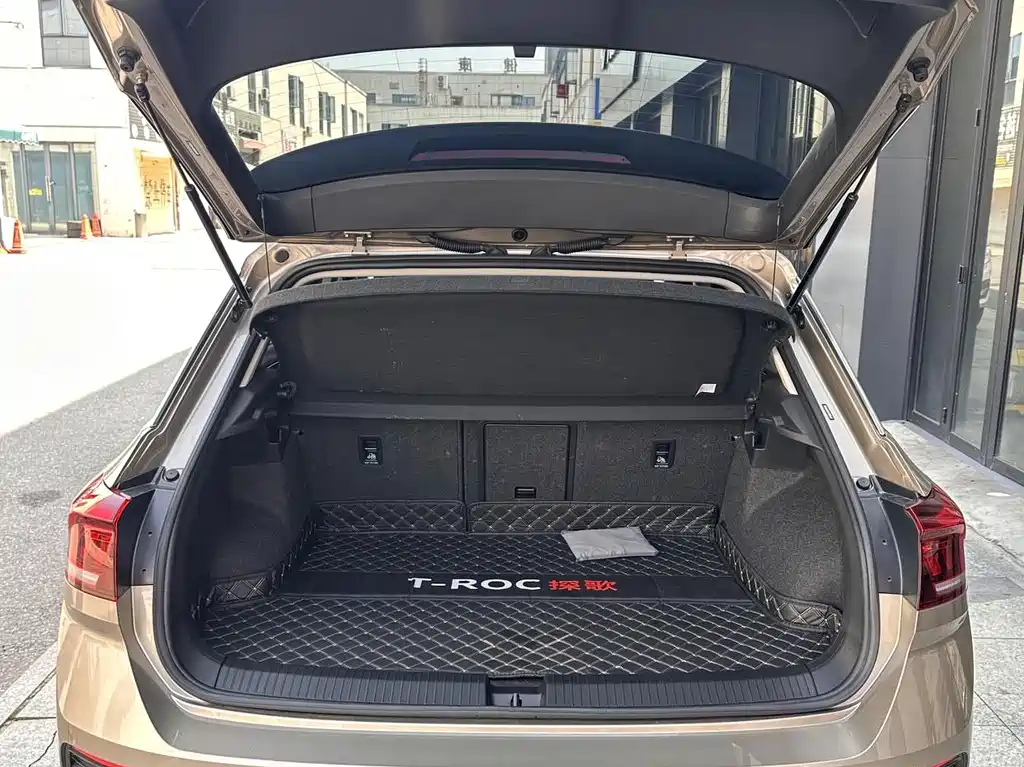 Volkswagen T-Roc — миниатюра 21