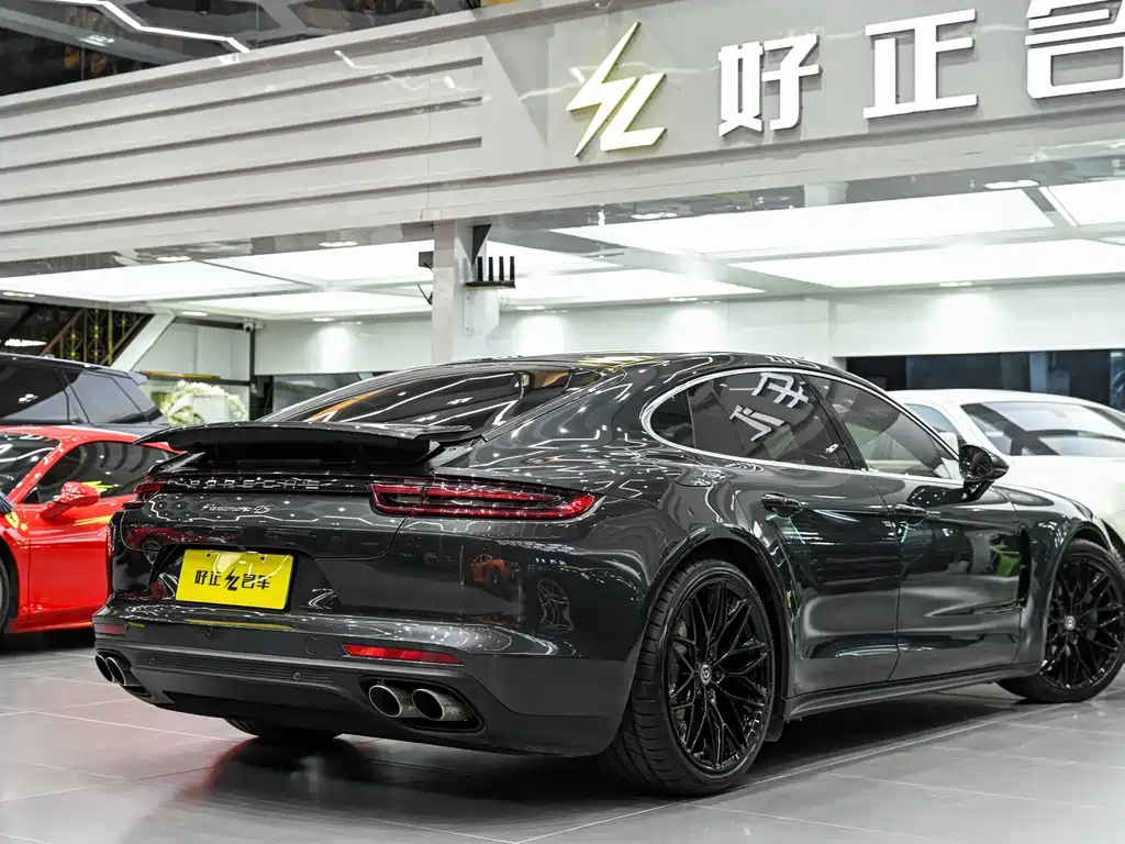 PORSCHE PANAMERA