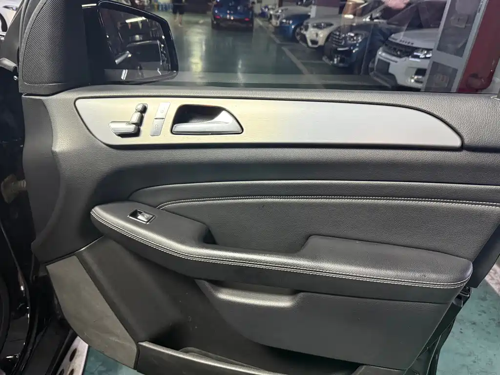 Mercedes-Benz M-Class — миниатюра 17