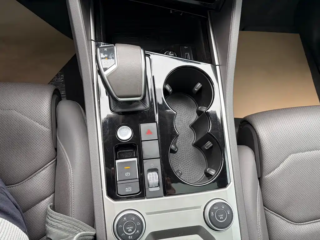 Volkswagen Touareg — миниатюра 14