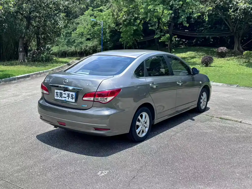Nissan Sylphy 2012 1.6XE MT Comfort