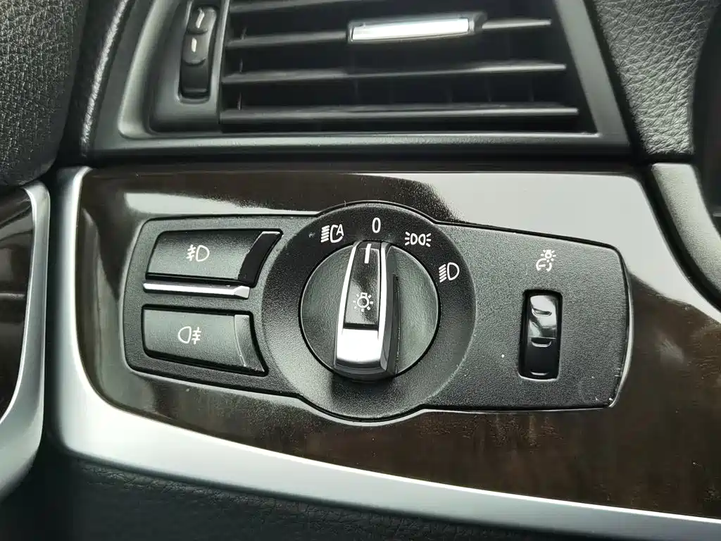 BMW 5 Series — миниатюра 21