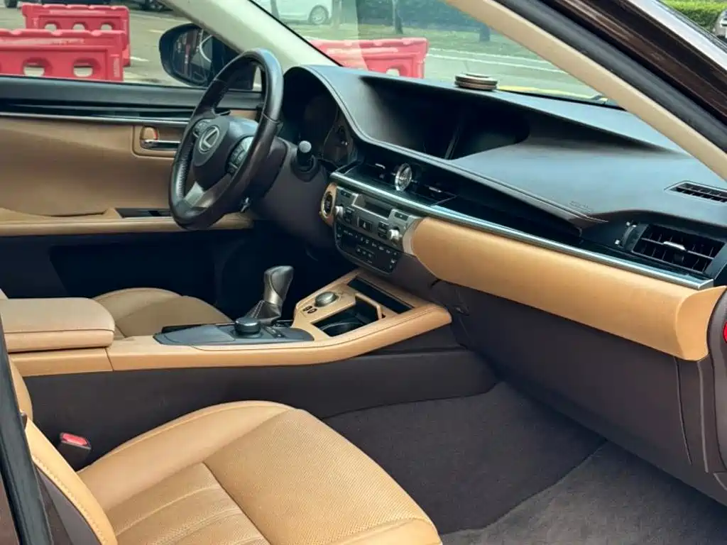 Lexus ES — миниатюра 5