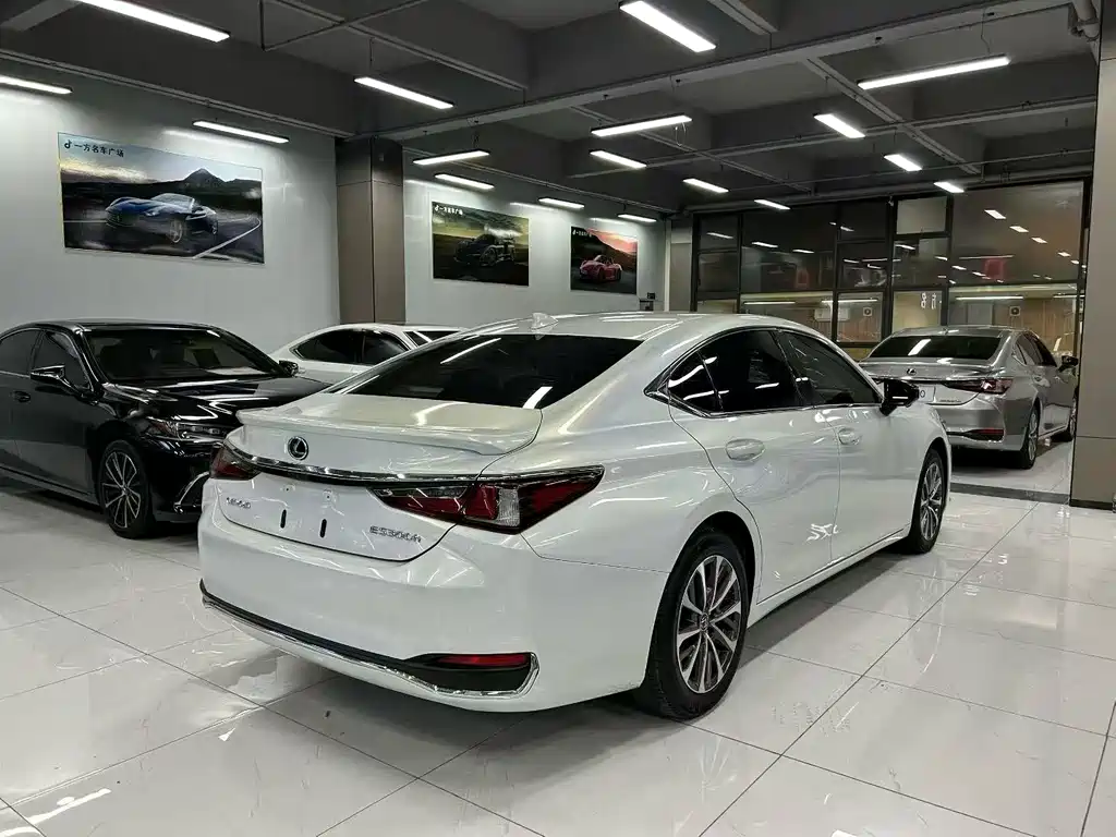 Lexus ES — миниатюра 7
