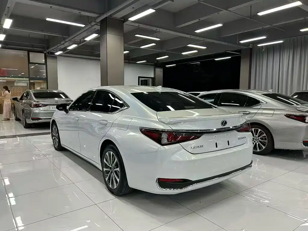 Lexus ES — миниатюра 9