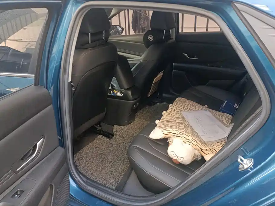 Hyundai Elantra — миниатюра 11