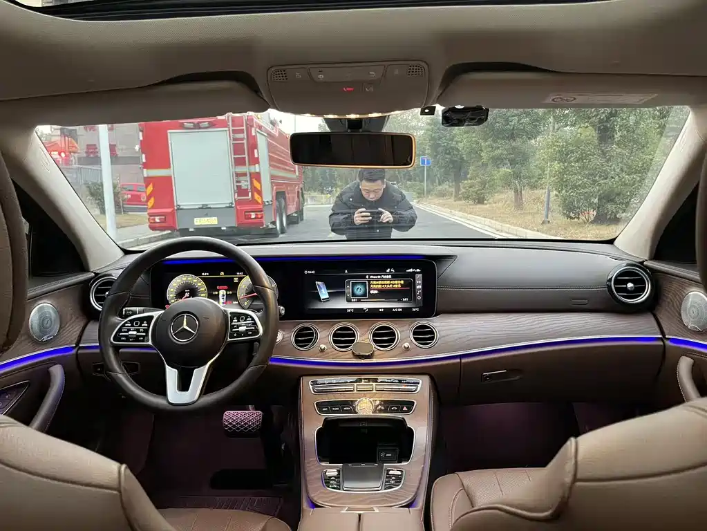 MERCEDES-BENZ E CLASS