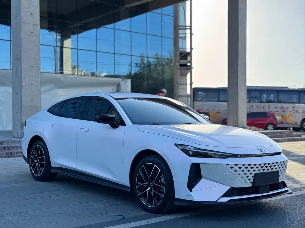 Changan UNI-V iDD — миниатюра 3