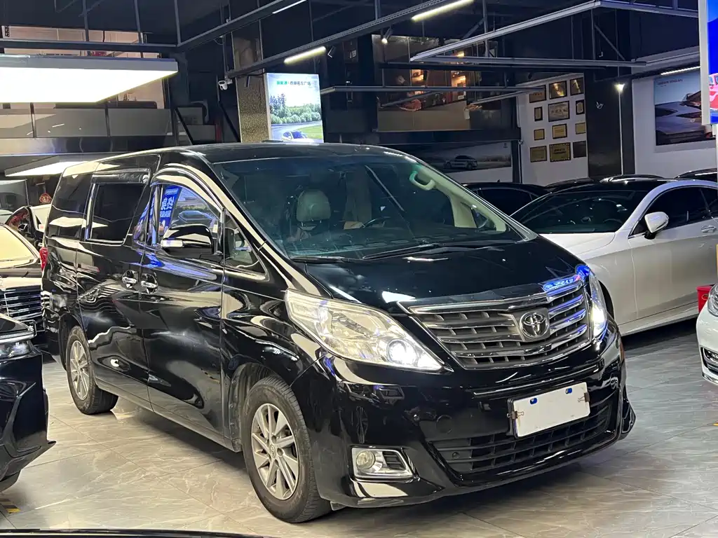 Toyota Alphard — миниатюра 3