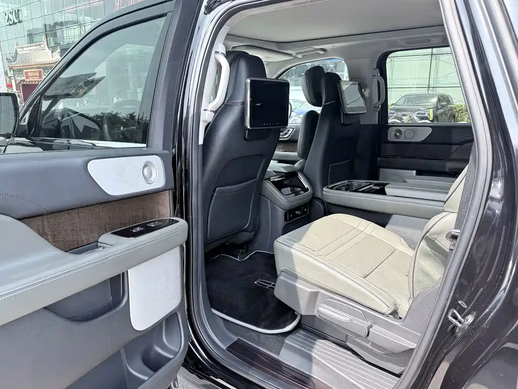 Lincoln Navigator — миниатюра 7