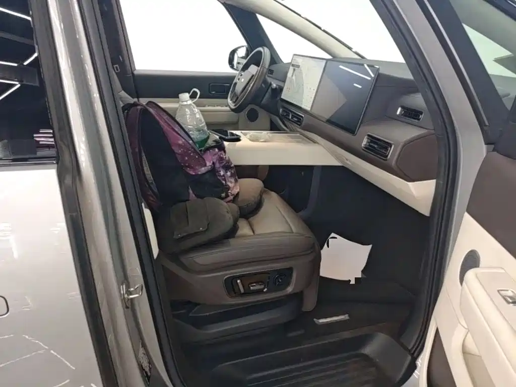 Li Auto Li MEGA — миниатюра 25