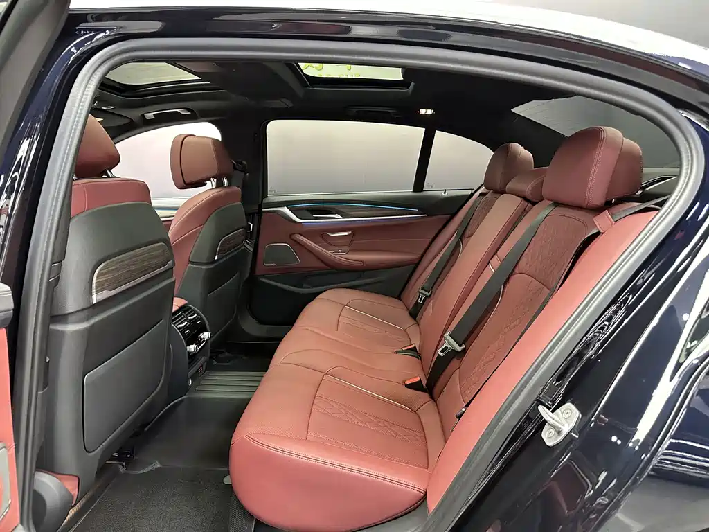 BMW 5 Series — миниатюра 6