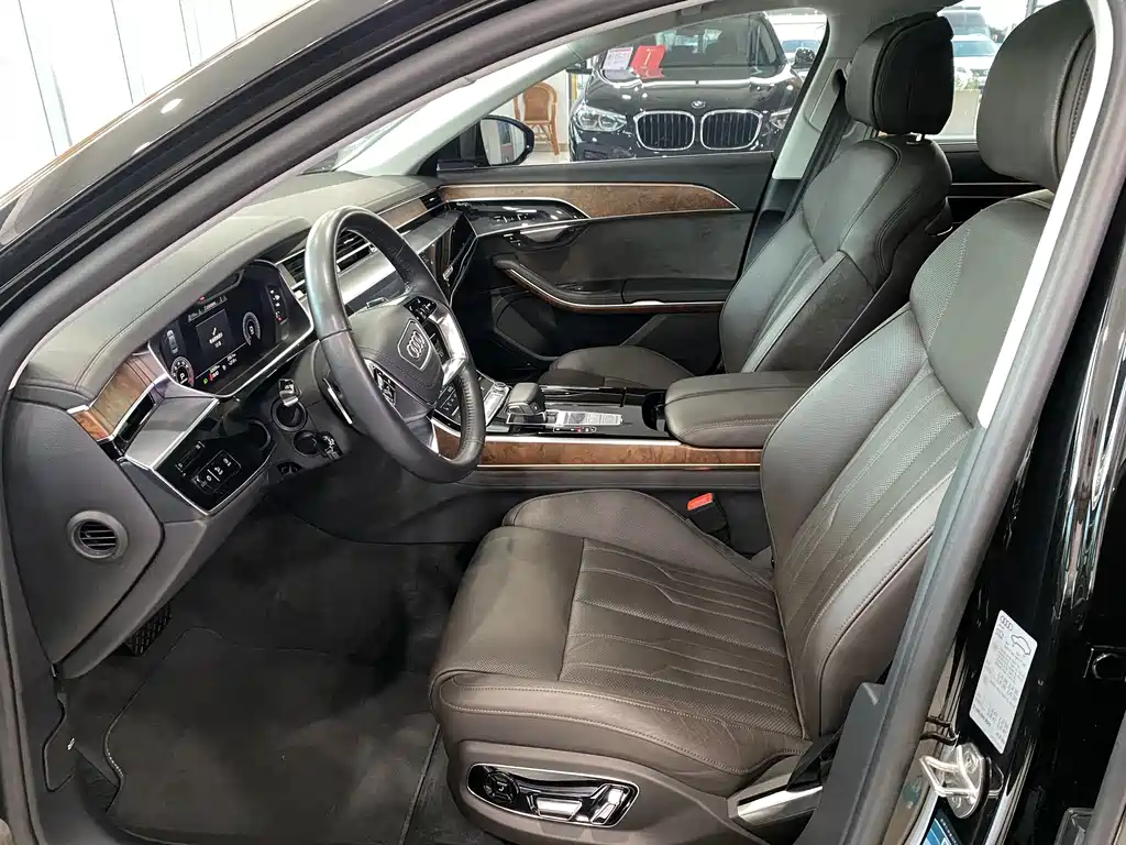 Audi A8 — миниатюра 7