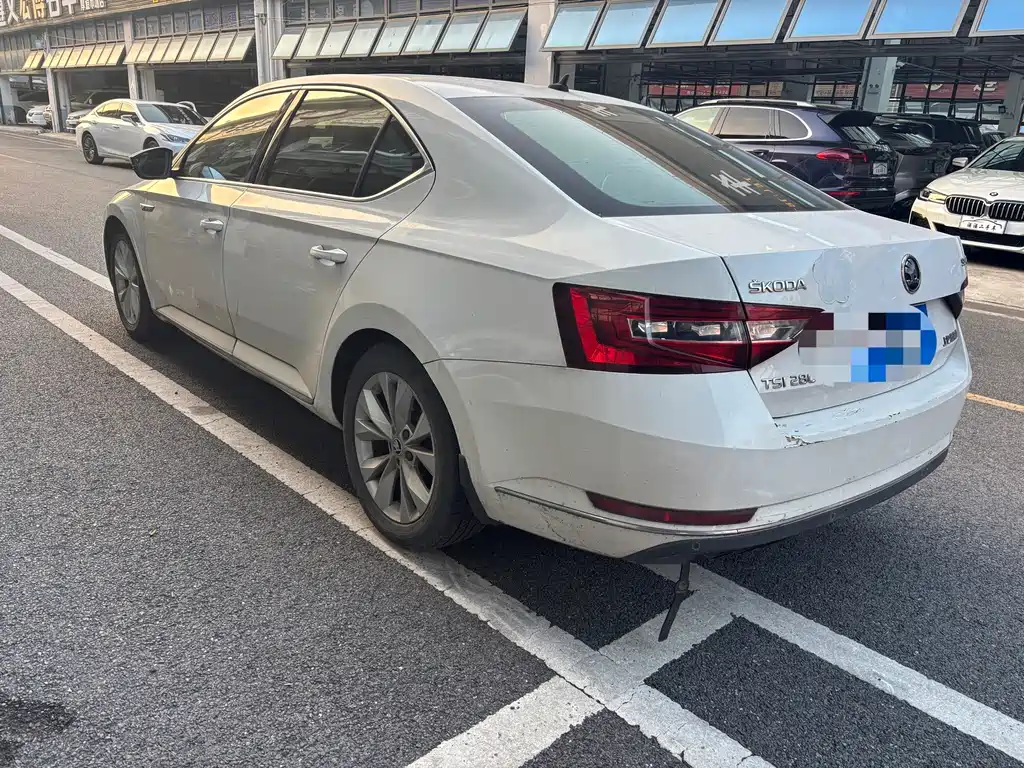 Skoda Superb — миниатюра 9