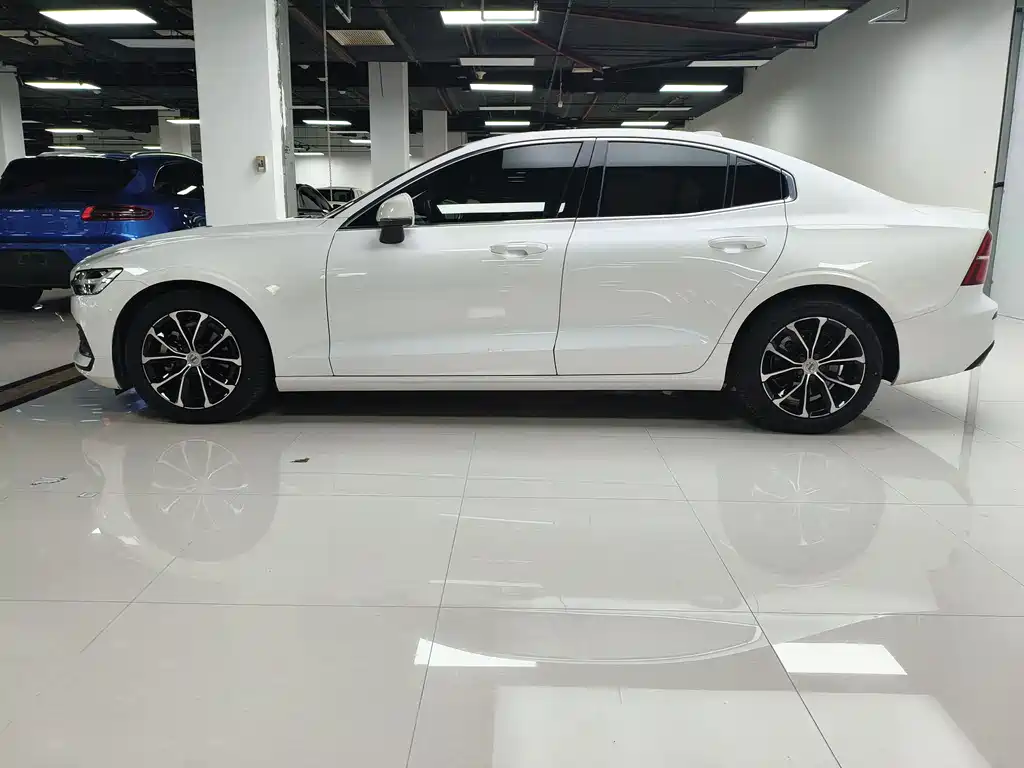 Volvo S60 2022 B4 Luxury
