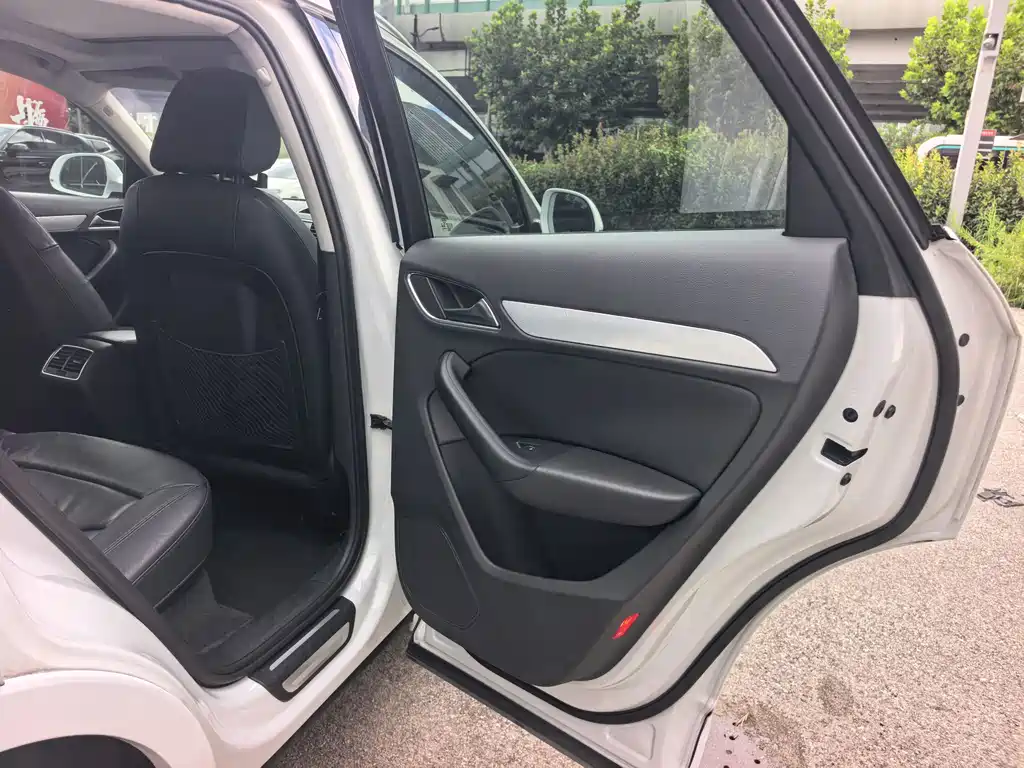 Audi Q3 — миниатюра 12
