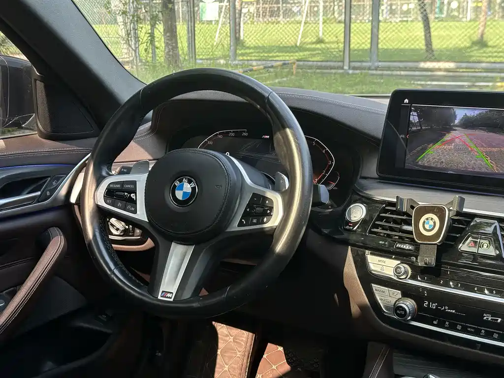 BMW 5 Series — миниатюра 7