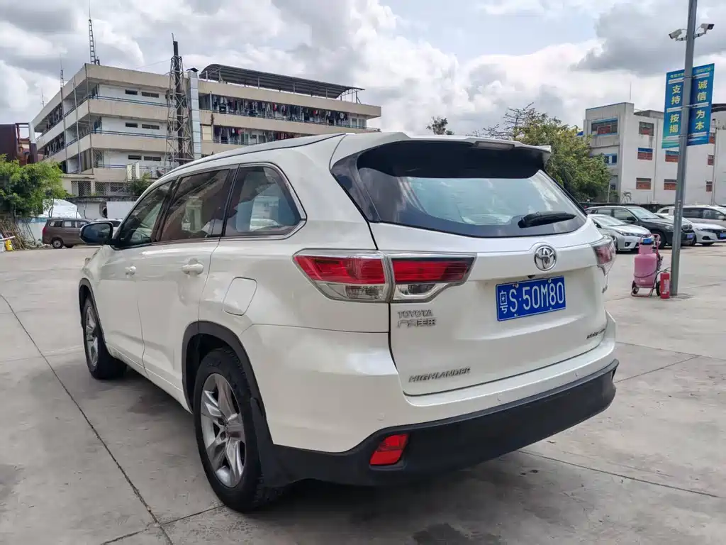 Toyota Highlander 2015 2.0T Luxury 7 мест