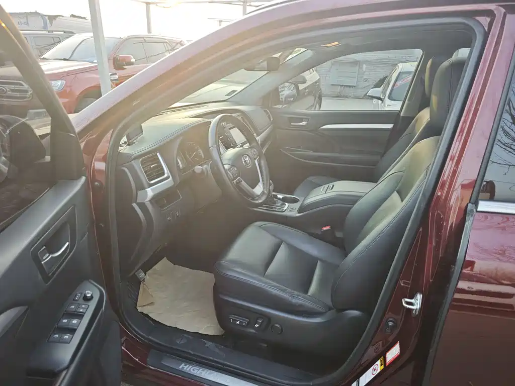 TOYOTA HIGHLANDER