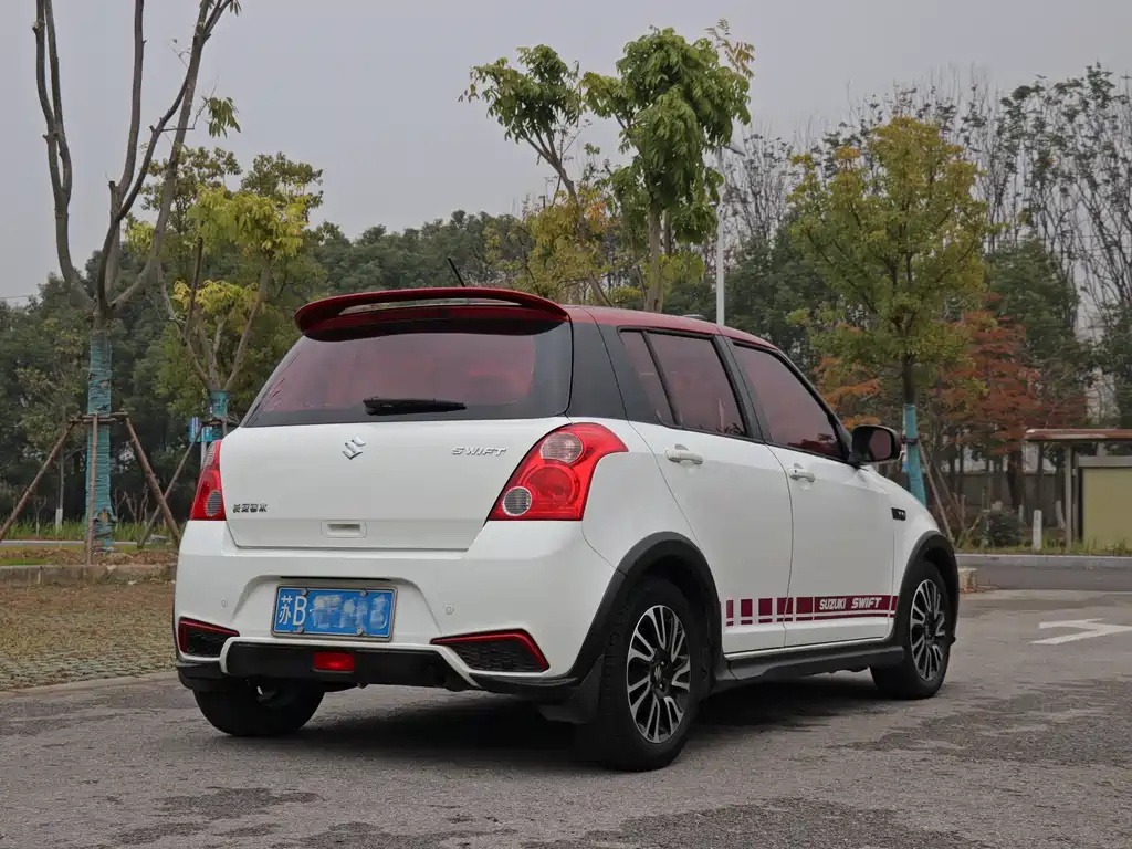SUZUKI SWIFT