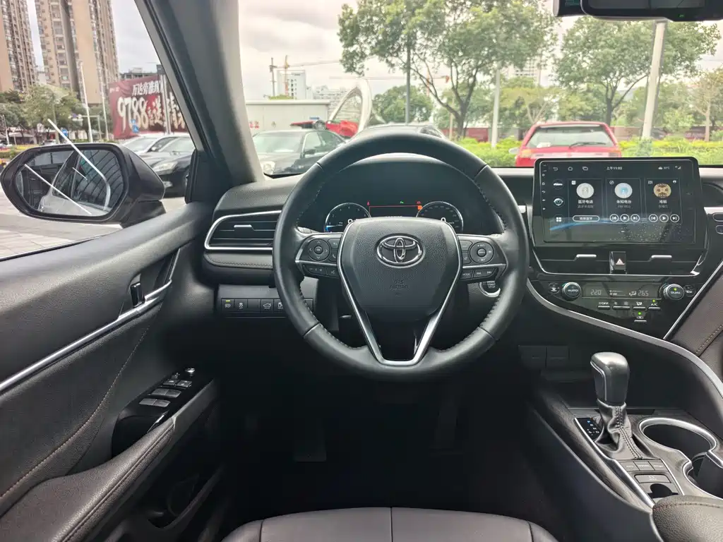 Toyota Camry — миниатюра 17