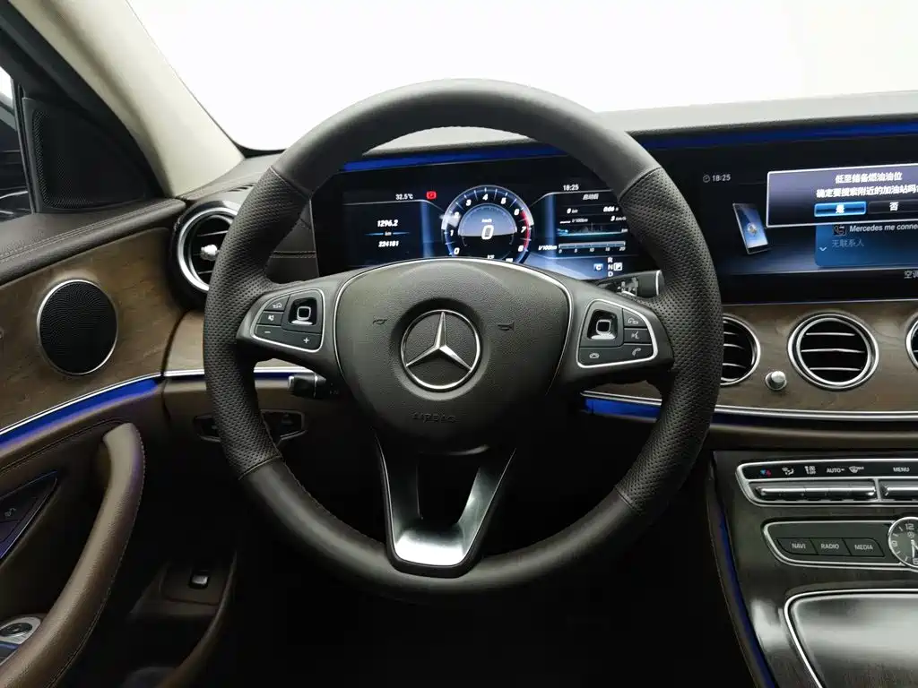 Mercedes-Benz E-Class — миниатюра 11