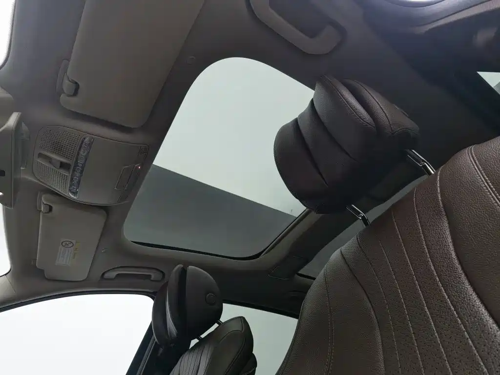Mercedes-Benz E-Class — миниатюра 14