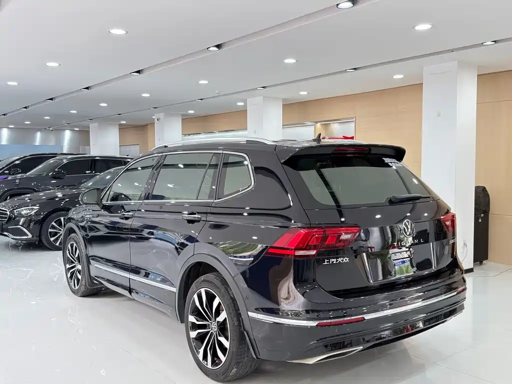 Volkswagen Tiguan L L 2021 330TSI AT R-Line