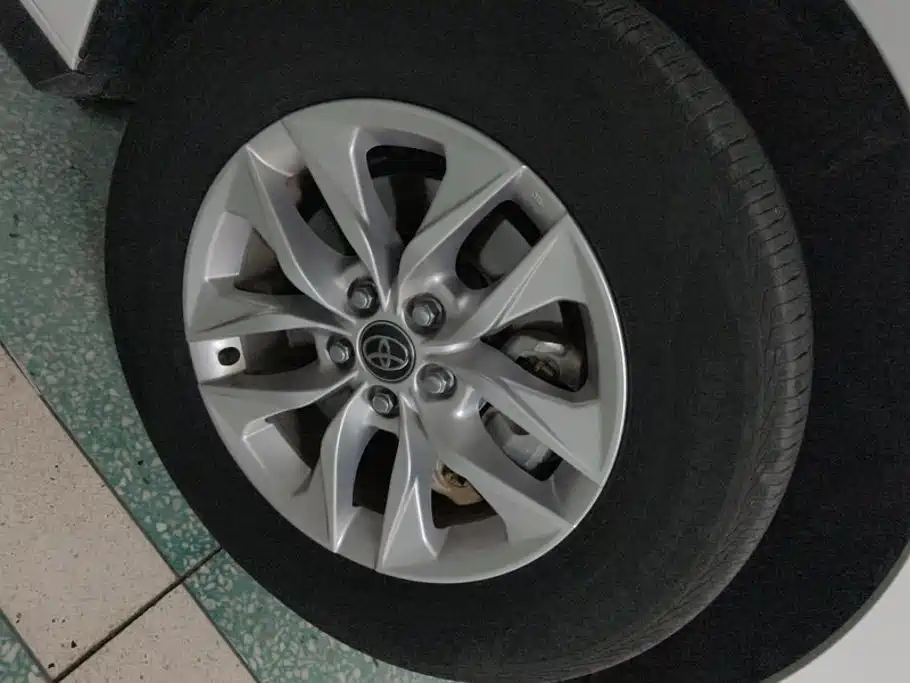 Toyota Granvia — миниатюра 6