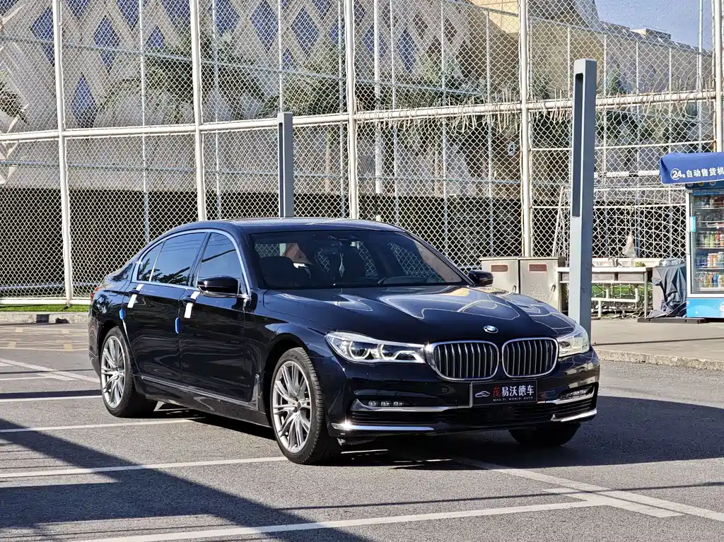 BMW 7 Series 7 2017 750Li xDrive мест