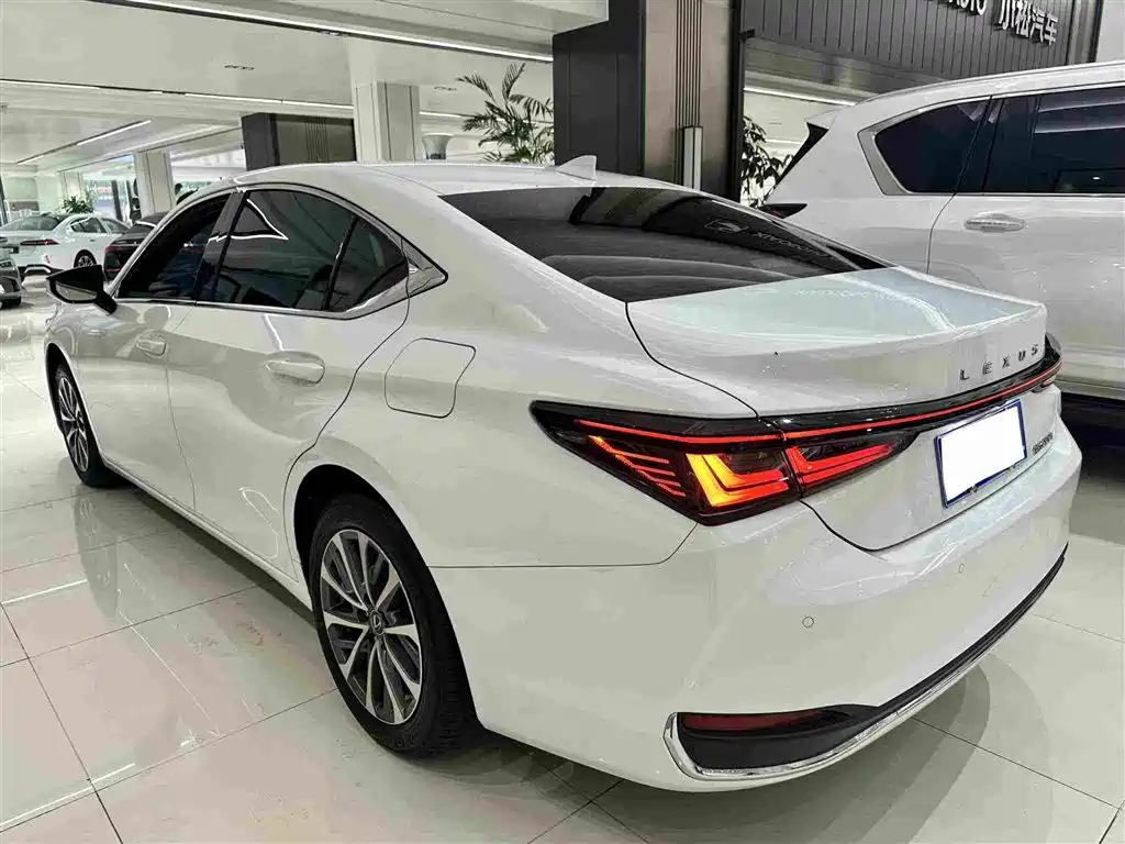 Lexus ES — миниатюра 20