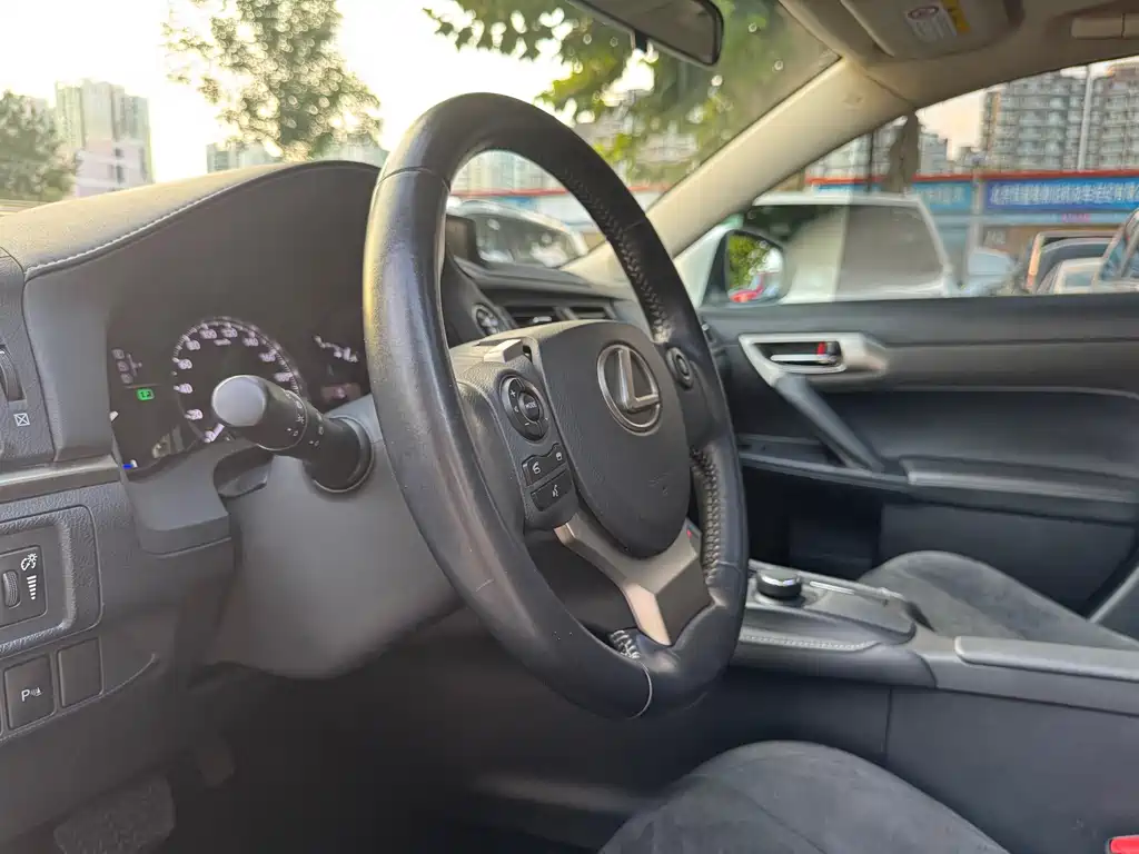 Lexus CT — миниатюра 11